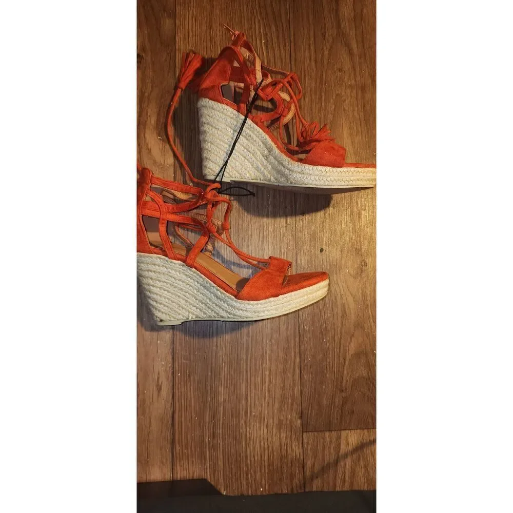 HOOKED ORANGE SANDALS